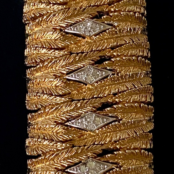 Elegant Vintage Panetta Gold-Tone Crystal Bracelet - Picture 3 of 7